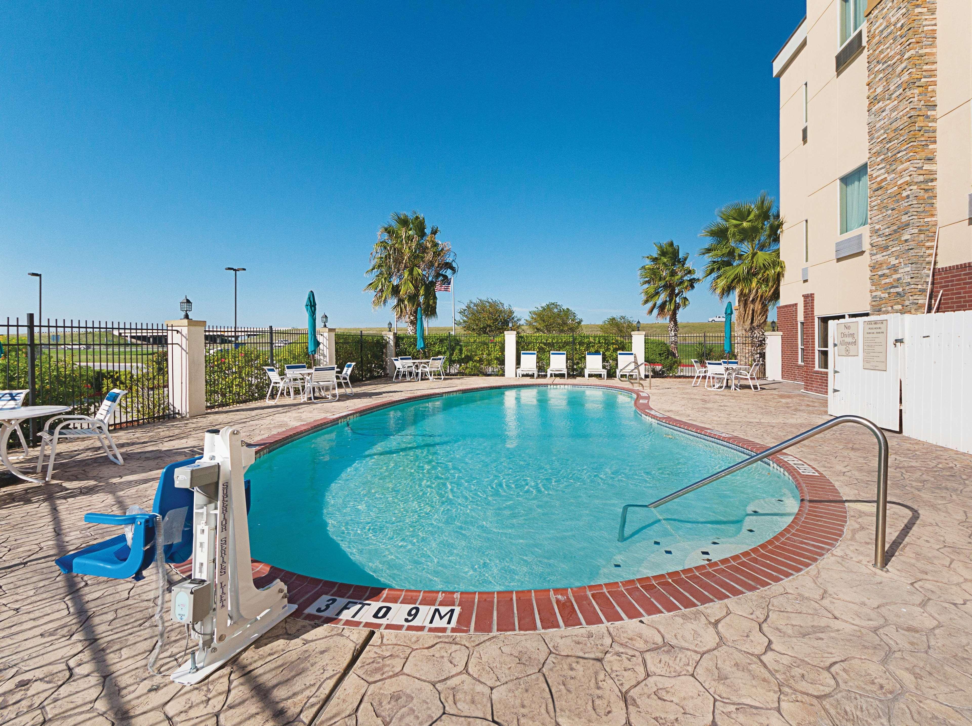 La Quinta By Wyndham Mathis Exterior photo